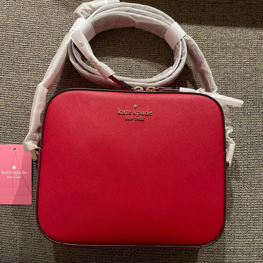 🎁BRAND-NEW Kate Spade crossbody bag in candied cherry free gift with purchase🎁
